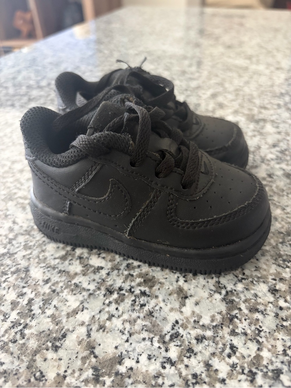 Nike Kids Black Low-Top Sneakers